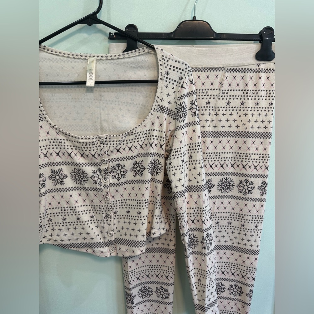 SKIMS Cream and Black Patterned winter snow flakes Pajama Set
